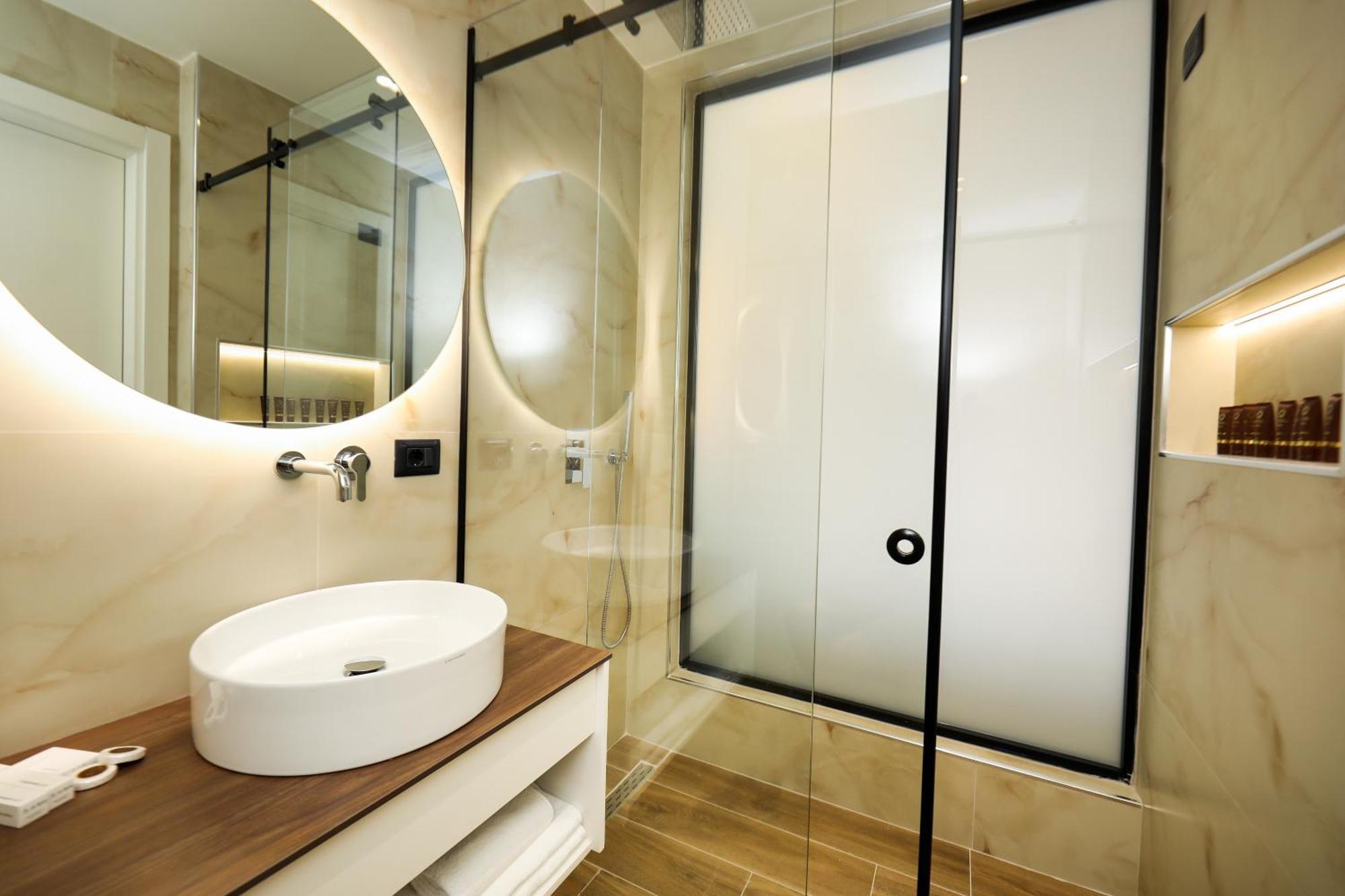 Hotel Adore Vlorë 外观 照片