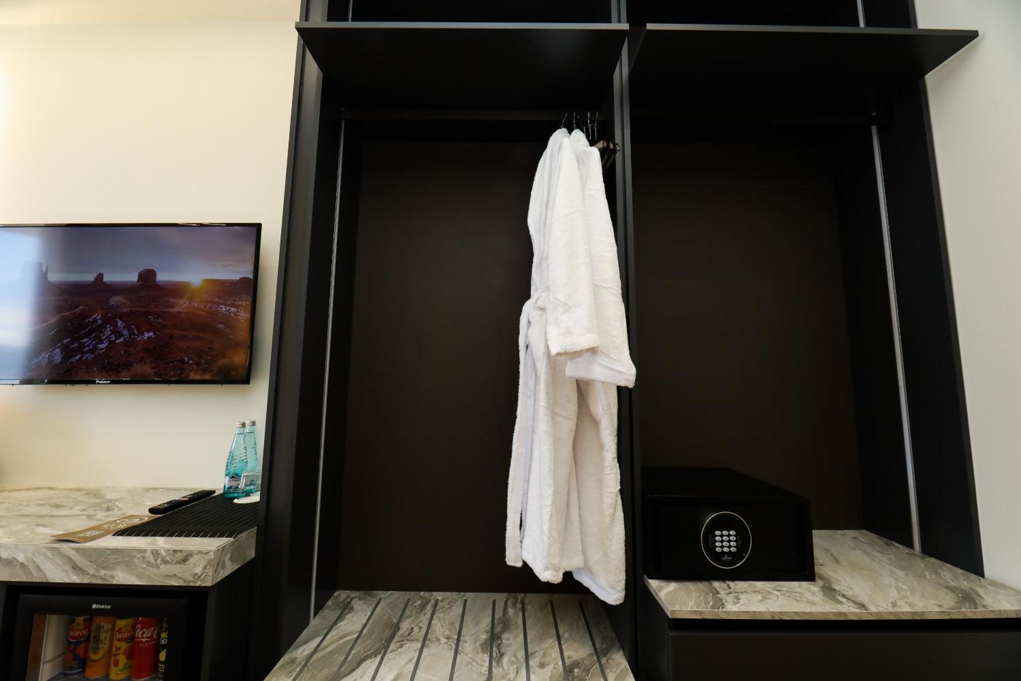 Hotel Adore Vlorë 外观 照片