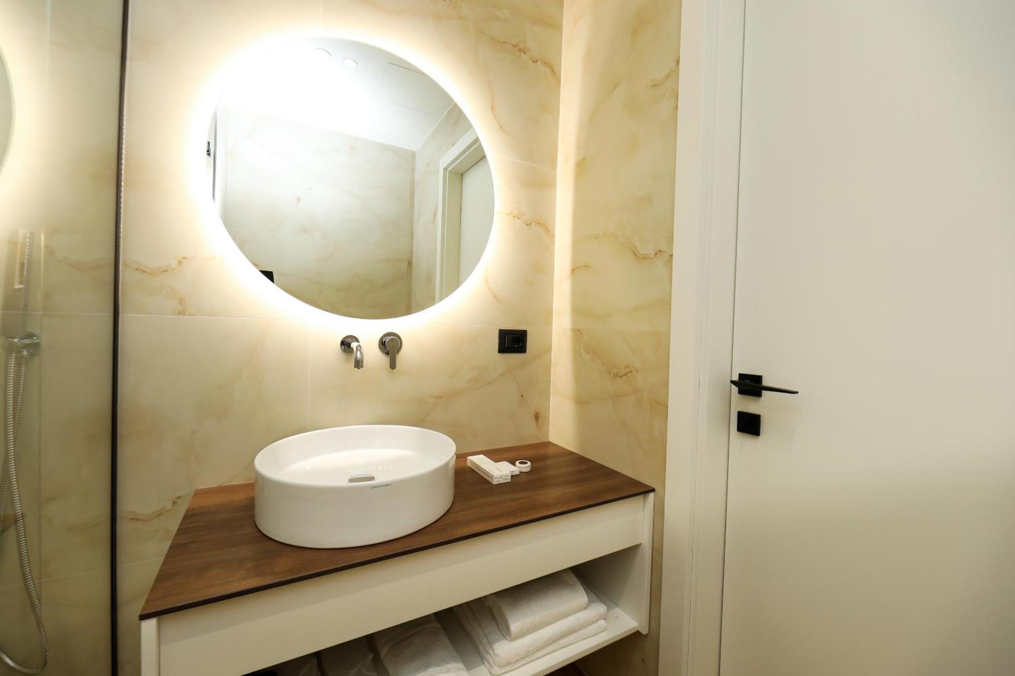 Hotel Adore Vlorë 外观 照片