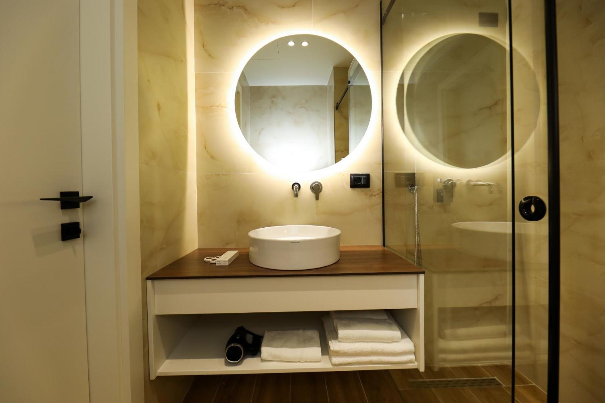 Hotel Adore Vlorë 外观 照片
