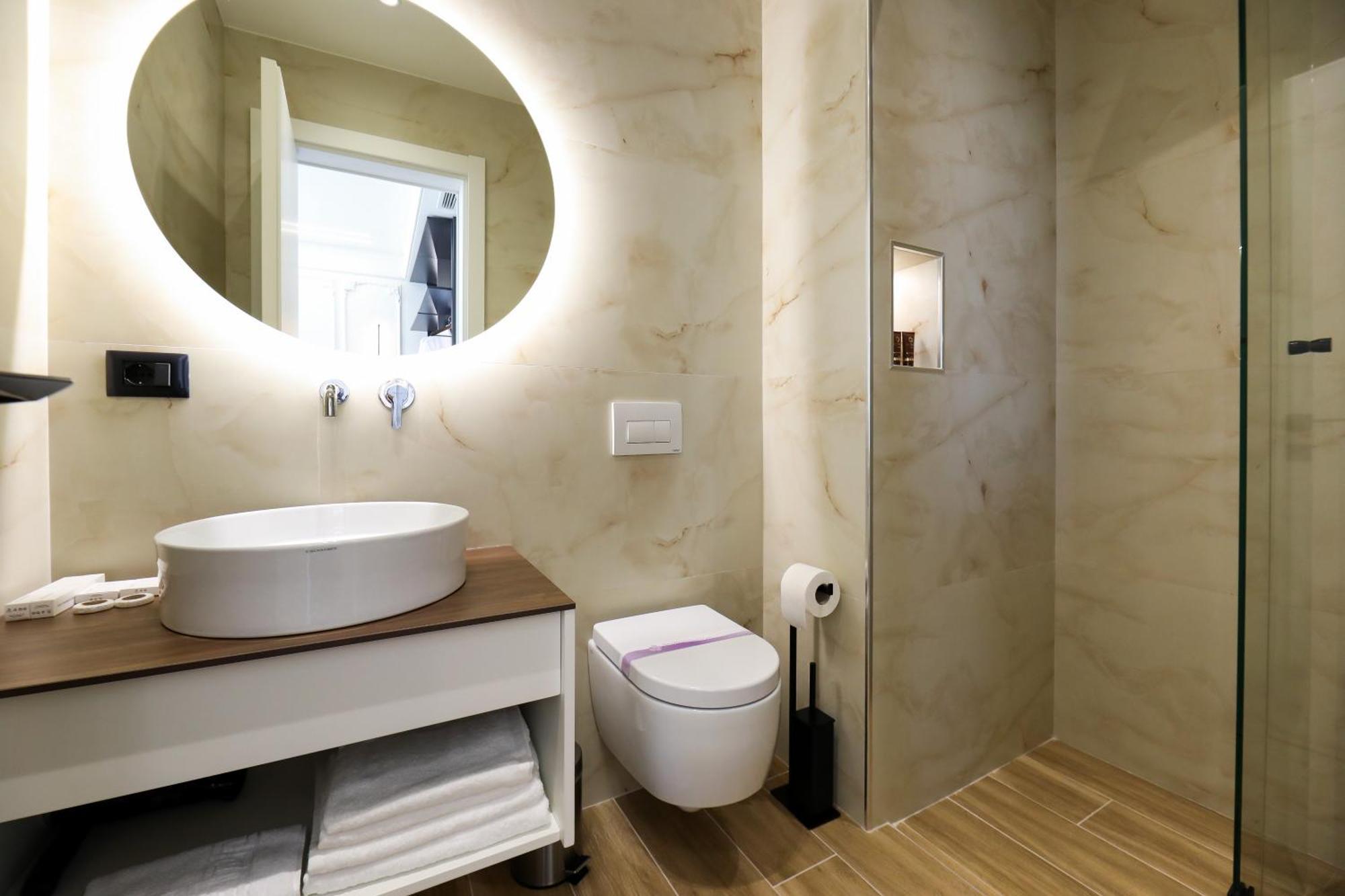 Hotel Adore Vlorë 外观 照片