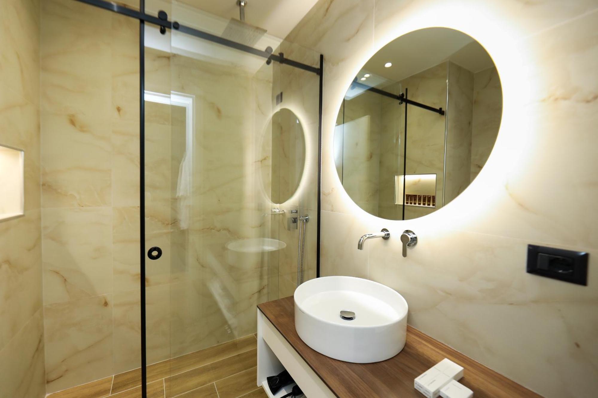 Hotel Adore Vlorë 外观 照片