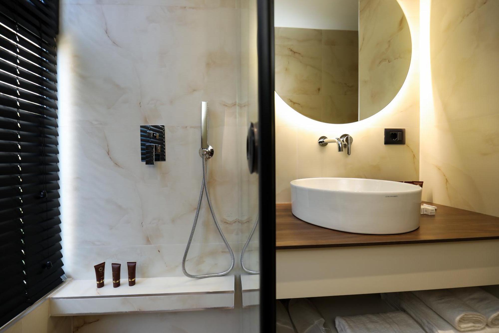 Hotel Adore Vlorë 外观 照片